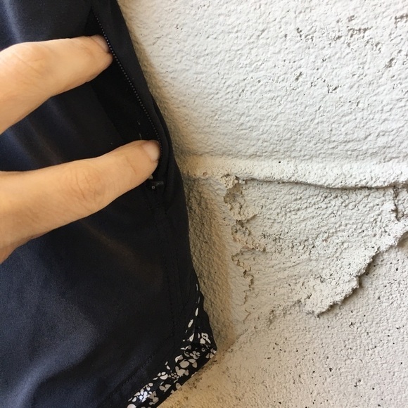 RARE Lululemon Reversible Choose A Side Chirasu Shorts I Size 6 - Picture 12 of 13